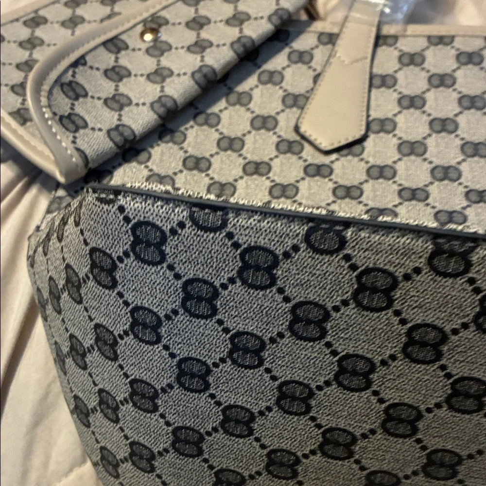 Beige and Black Tote Bag with wristlet - Picture 2 of 6